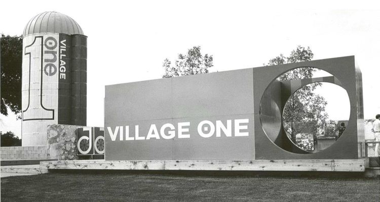 Village One, Jonathan, MN., Alrededor de 1965. Imagen a través de MinnPost